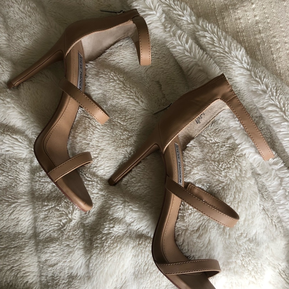 Steve Madden nude heels